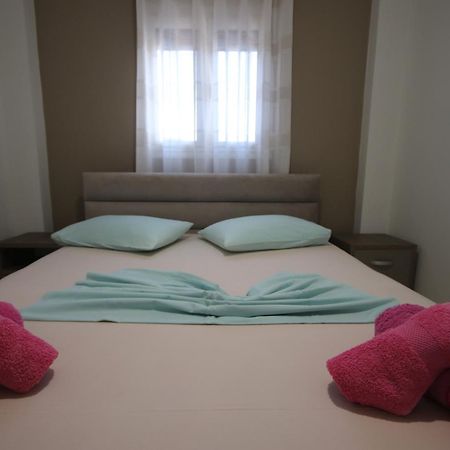 Rooms With View Himare Bagian luar foto