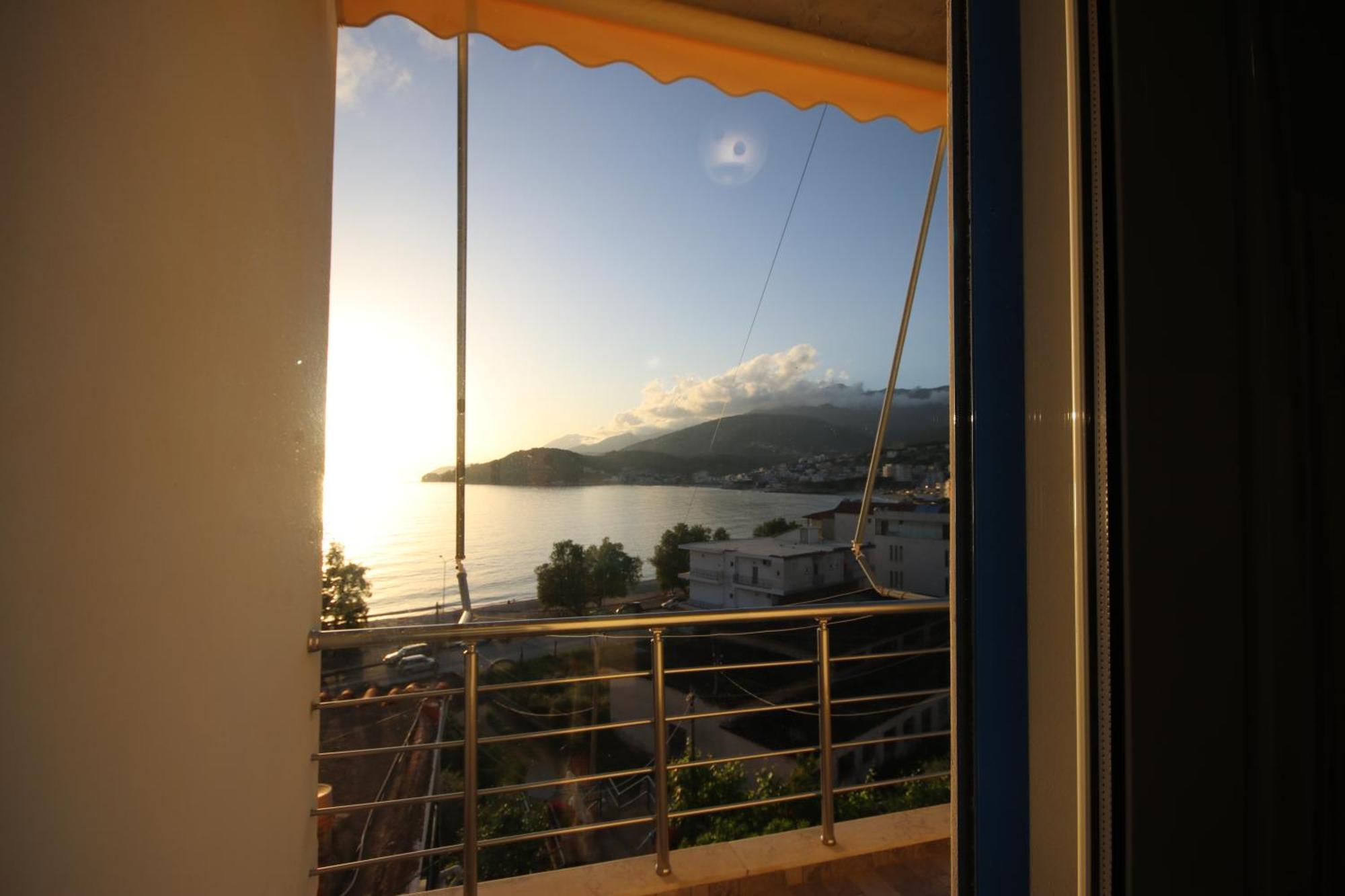 Rooms With View Himare Bagian luar foto
