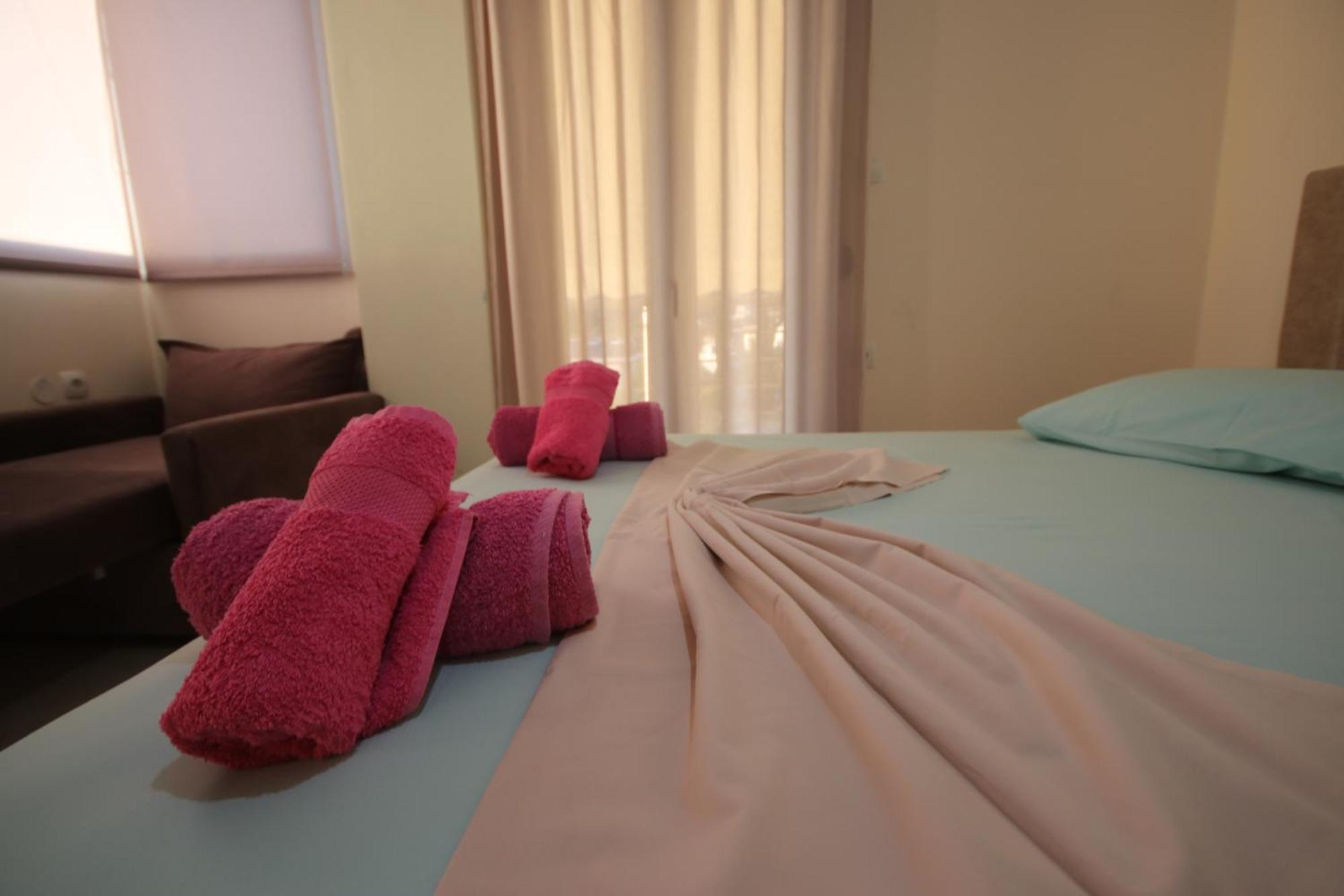 Rooms With View Himare Bagian luar foto