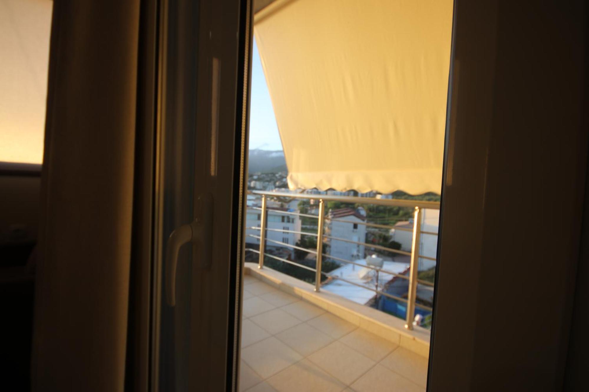 Rooms With View Himare Bagian luar foto